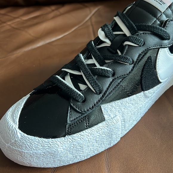 Men’s Nike x Sacai Blazer Low White/Black Patent Leather Size 12 Dead Stock - Picture 8 of 11